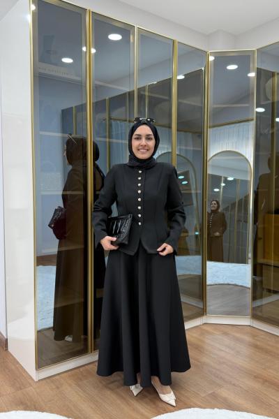 Kulp Detaylı Ceket Etekli Takım Siyah