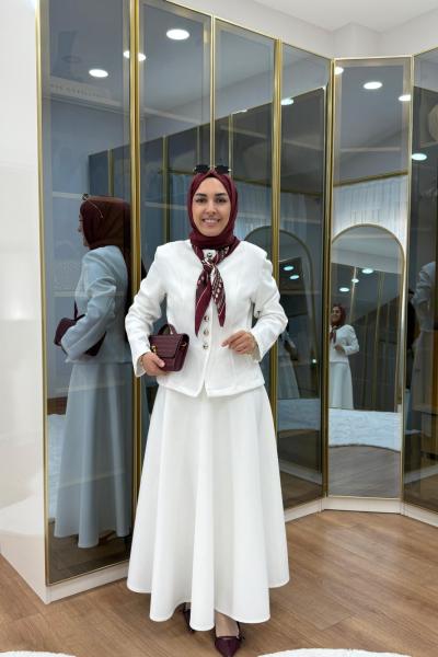 Kulp Detaylı Ceket Etekli Takım Ekru