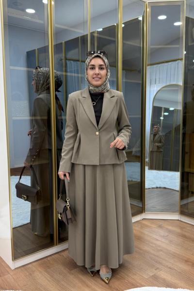 Pile Detaylı Ceket Etekli Takım Vizon